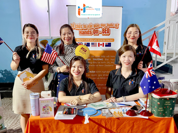 Hands On - BEO tại ngày hội trao đổi với THCS - THPT Văn Hóa Việt